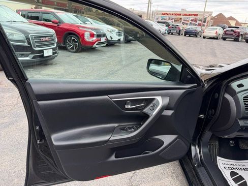 Used 2016 Nissan Altima 2.5 SV FWD image 9