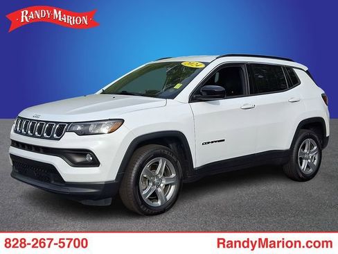 Used 2024 Jeep Compass Latitude AWD/4WD image 1