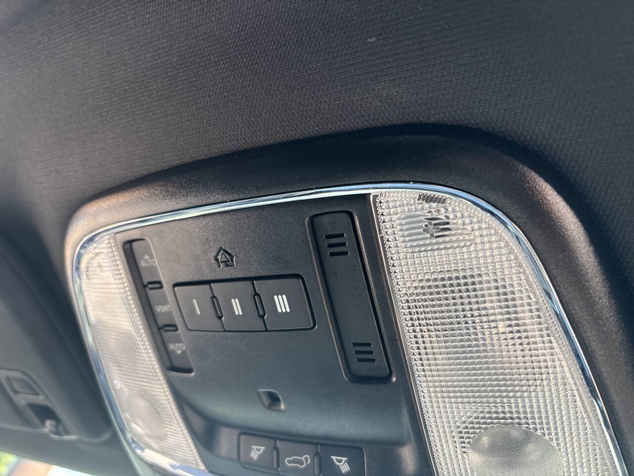 Used 2018 Dodge Durango R/T w/ Technology Group AWD/4WD image 33