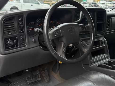 Used 2005 Chevrolet Silverado 2500 LT w/ Heavy-Duty Power Package image 16