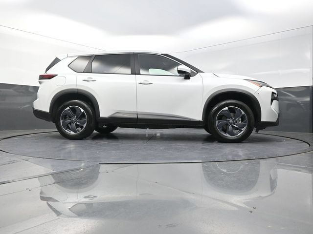 Used 2024 Nissan Rogue SV FWD image 38