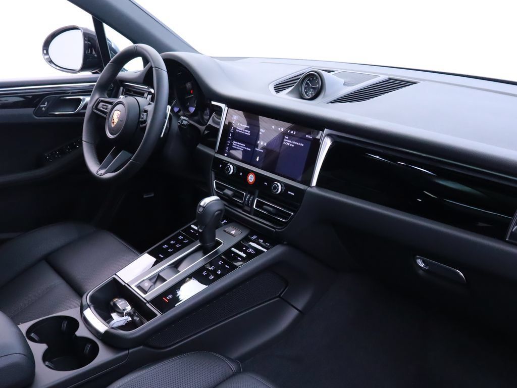 Used 2025 Porsche Macan AWD/4WD image 4