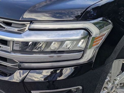 Used 2023 Ford Expedition Platinum RWD image 7