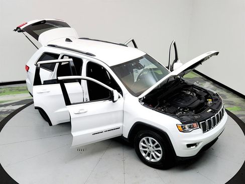 Used 2021 Jeep Grand Cherokee Laredo image 35