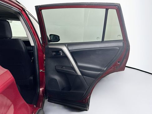 Used 2018 Toyota RAV4 XLE image 30