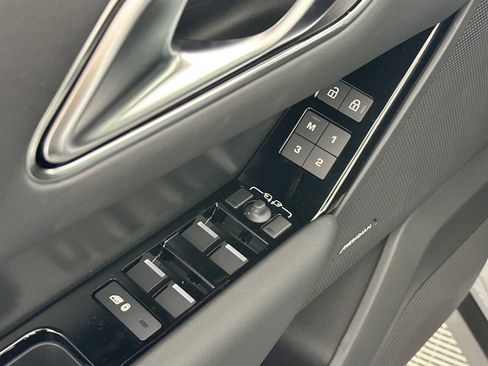 New 2025 Land Rover Range Rover Velar Dynamic SE image 21