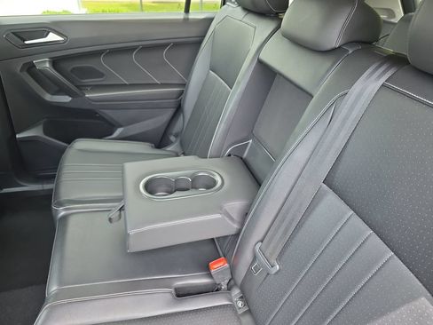 Used 2024 Volkswagen Tiguan SE FWD image 18