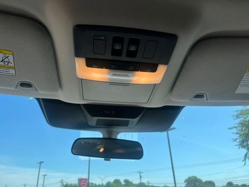 Used 2022 Nissan Pathfinder SV w/ SV Premium Package FWD image 44