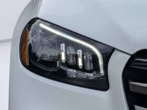 Used 2025 Mercedes-Benz GLS 450 4MATIC w/ Pinnacle Trim Package image 9