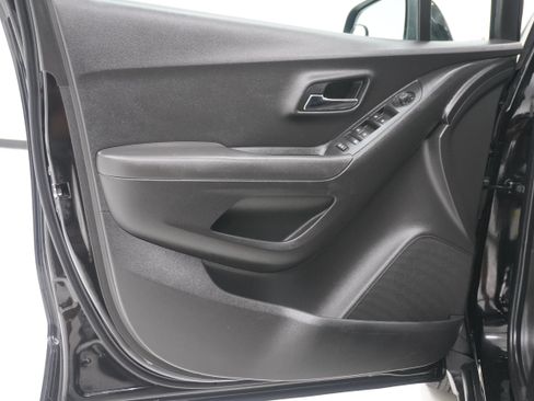 Used 2020 Chevrolet Trax LS w/ Tint and Cruise Package FWD image 14