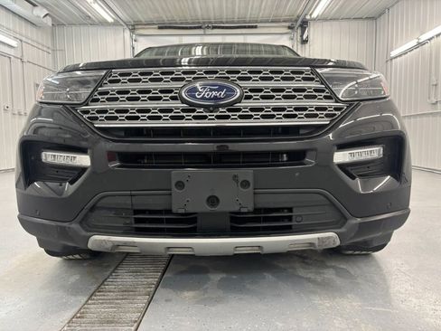 Used 2022 Ford Explorer Limited w/ Equipment Group 301A image 11