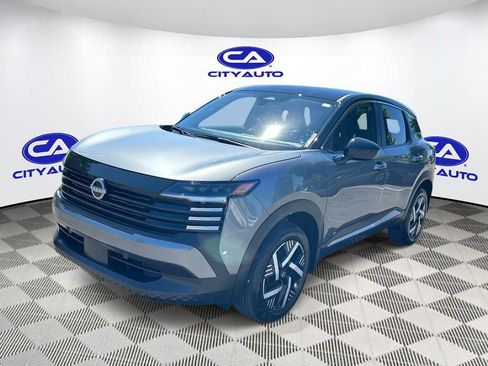 Used 2025 Nissan Kicks SV FWD image 9