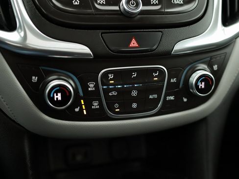 Used 2018 Chevrolet Equinox Premier image 16