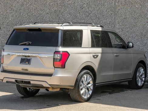 Used 2018 Ford Expedition Limited w/ Equipment Group 302A AWD/4WD image 9