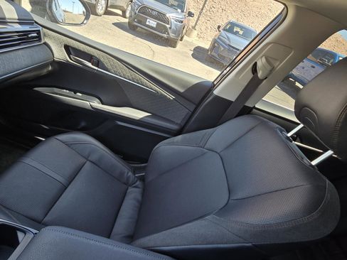 Used 2025 Toyota Camry XLE FWD image 17