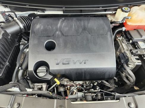 Used 2022 Chevrolet Traverse RS FWD image 34