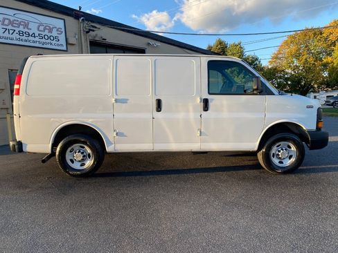 Used 2012 Chevrolet Express 2500 RWD image 2