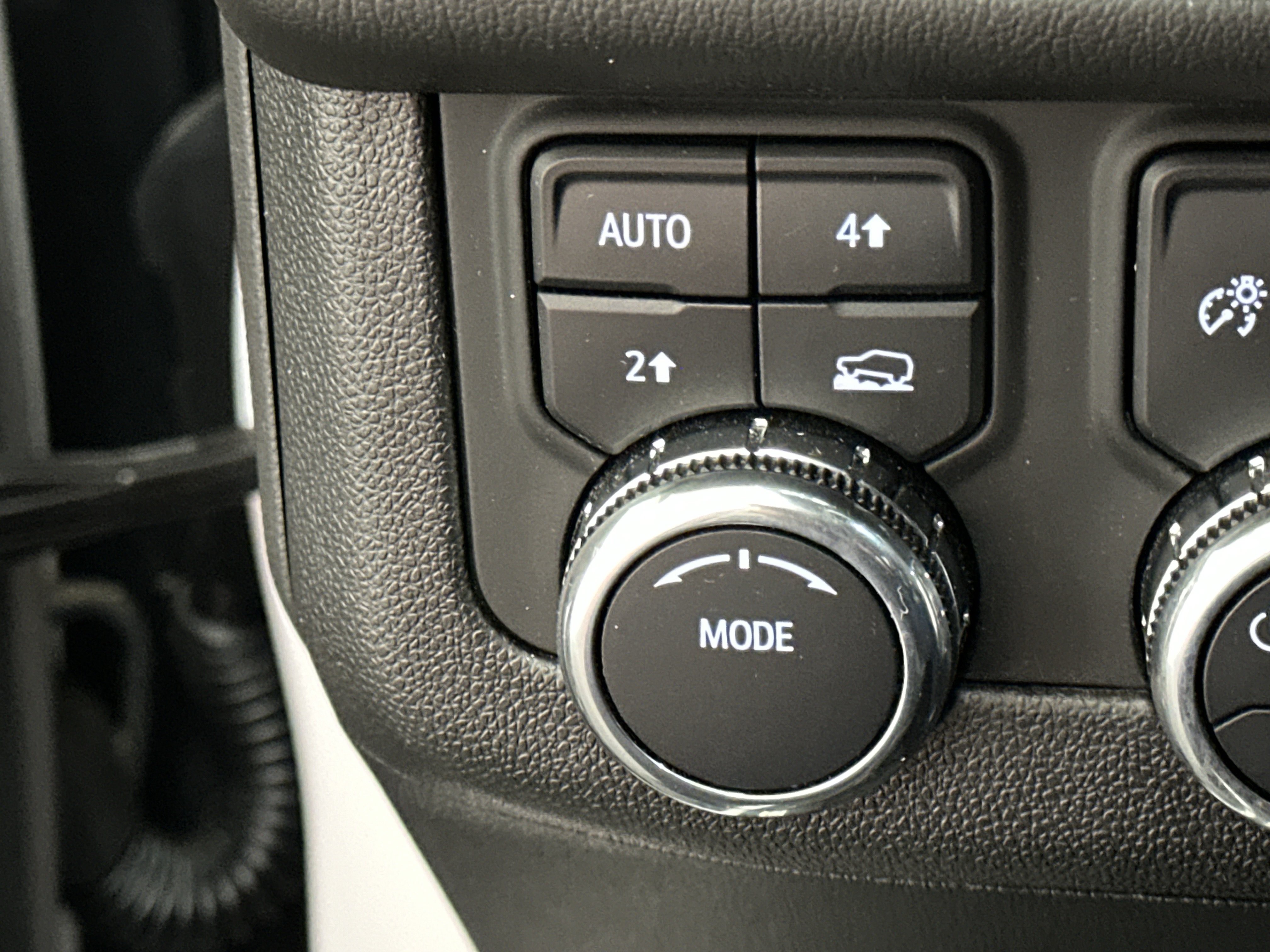 Used 2025 GMC Yukon XL Denali AWD/4WD image 43