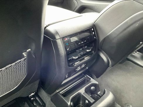 Used 2023 Jeep Grand Cherokee L Limited w/ Black Appearance Package image 10