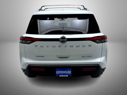 Used 2023 Nissan Pathfinder SV image 6