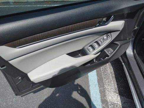 Used 2018 Honda Accord EX image 6