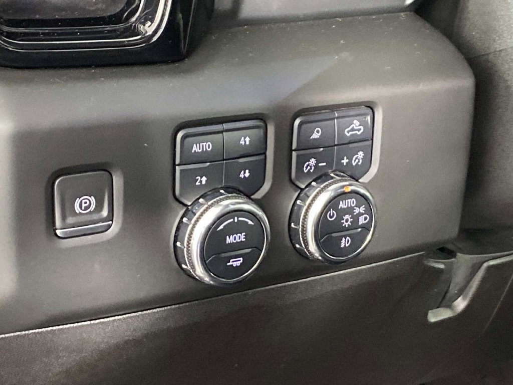 Used 2024 GMC Sierra 2500 AT4 AWD/4WD image 13