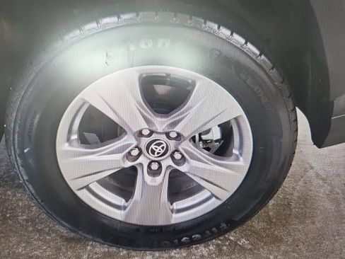 Used 2024 Toyota RAV4 LE AWD/4WD image 15