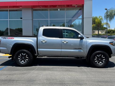 Certified 2023 Toyota Tacoma TRD Off-Road w/ Black Out Package (TMS) AWD/4WD image 4