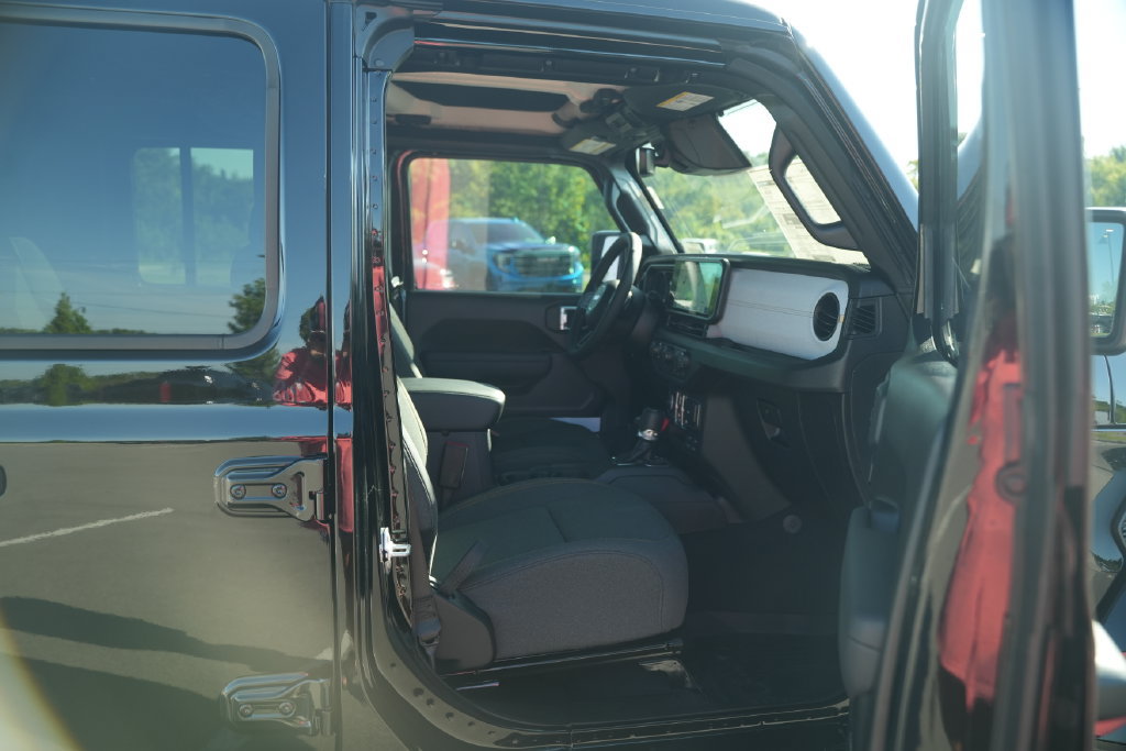 New 2026 Jeep Gladiator Sport AWD/4WD image 16
