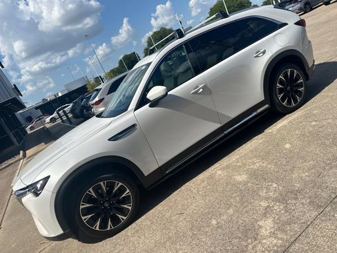 Used 2026 MAZDA CX-90 Plug-In Hybrid w/ Premium Plus AWD/4WD image 11
