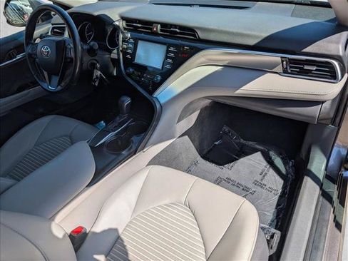 Used 2018 Toyota Camry SE FWD image 19