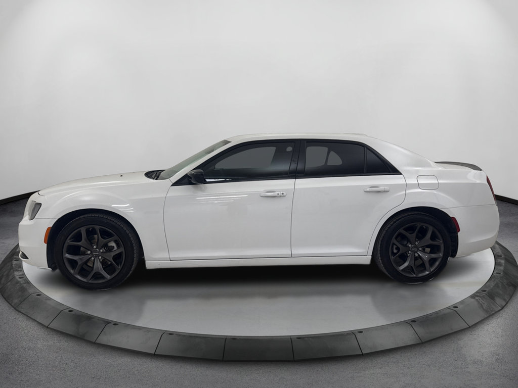 Used 2023 Chrysler 300 Touring w/ Sport Appearance Package RWD image 9