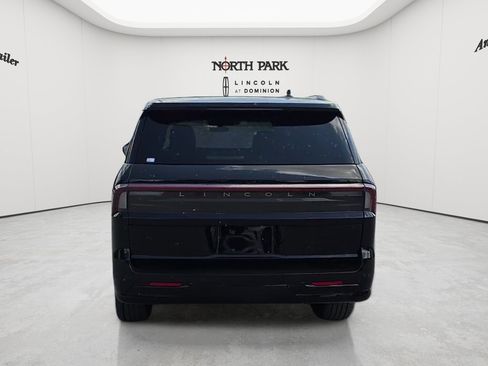 New 2026 Lincoln Navigator L Reserve w/ Jet Appearance Package AWD/4WD image 4