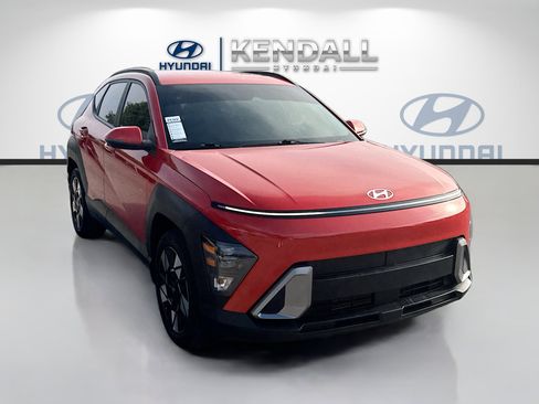 Used 2025 Hyundai Kona SEL image 1