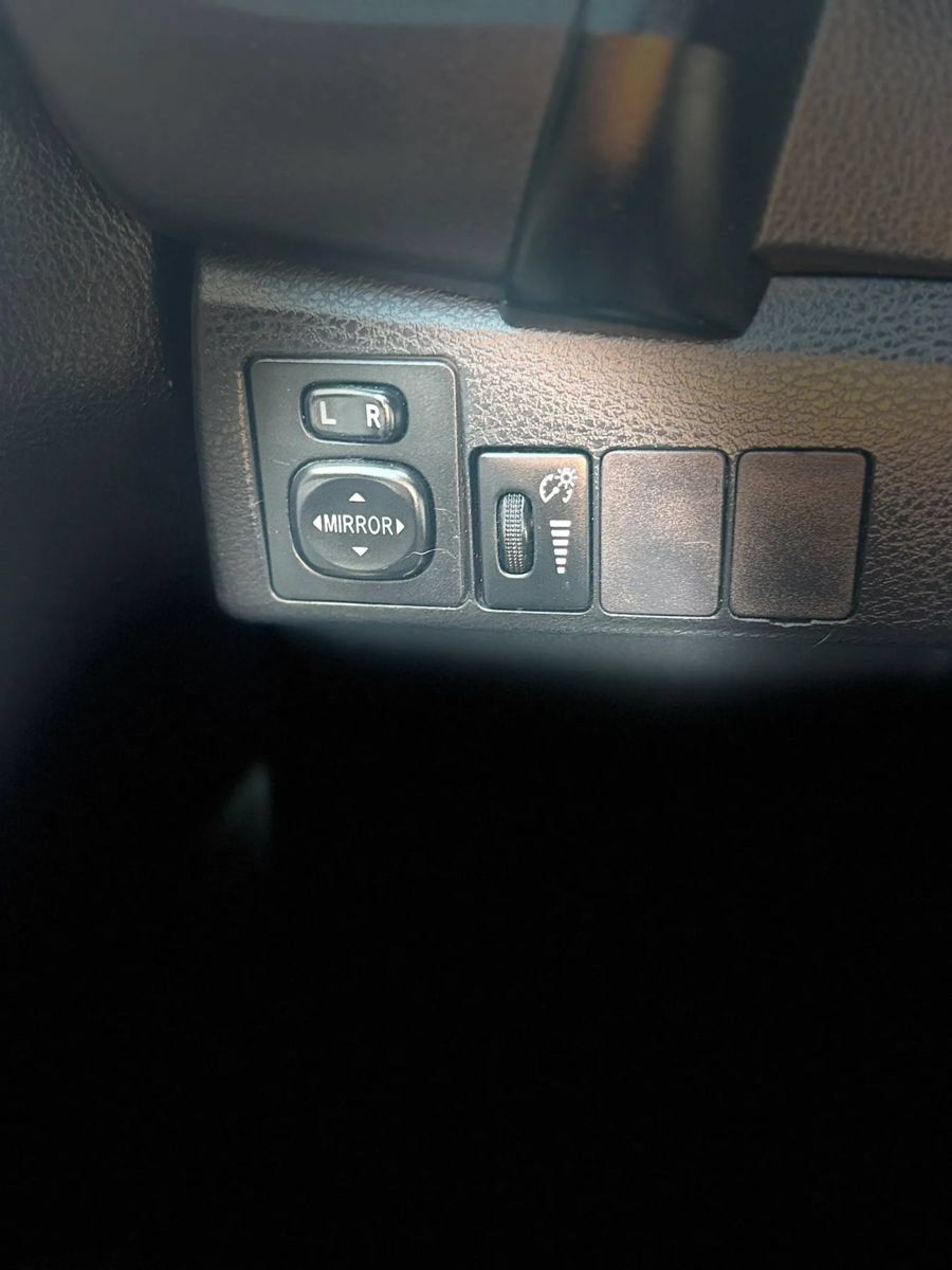 Used 2017 Toyota Corolla SE w/ Carpet Mat Package (TMS) FWD image 33