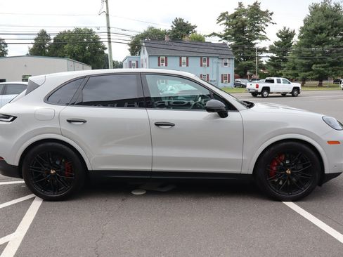 Used 2024 Porsche Cayenne S AWD/4WD image 5