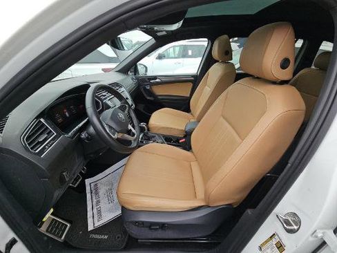 Used 2023 Volkswagen Tiguan SE R-Line image 6