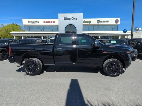 New 2026 RAM 2500 Big Horn AWD/4WD image 4