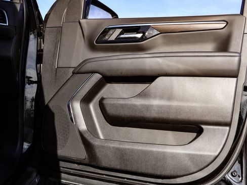 Used 2025 Chevrolet Tahoe LT image 34