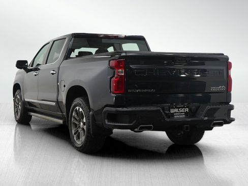 Used 2023 Chevrolet Silverado 1500 High Country w/ Technology Package image 3