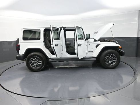 Used 2024 Jeep Wrangler Unlimited Sahara AWD/4WD image 36