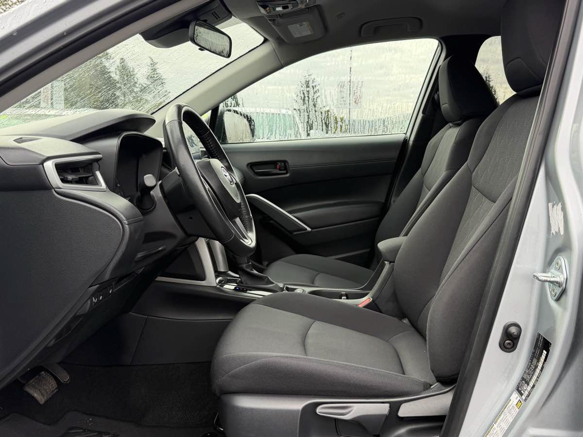 Used 2025 Toyota Corolla Cross LE AWD/4WD image 15