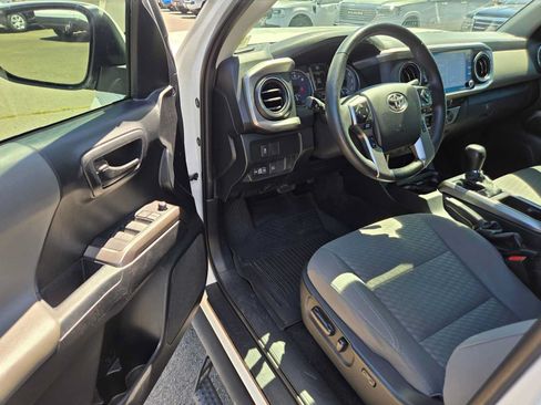 Certified 2021 Toyota Tacoma SR5 AWD/4WD image 25