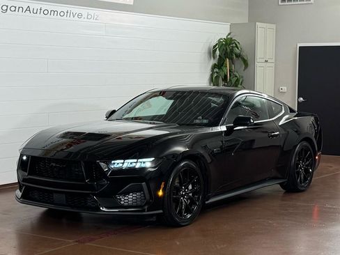 Used 2025 Ford Mustang GT Premium image 7