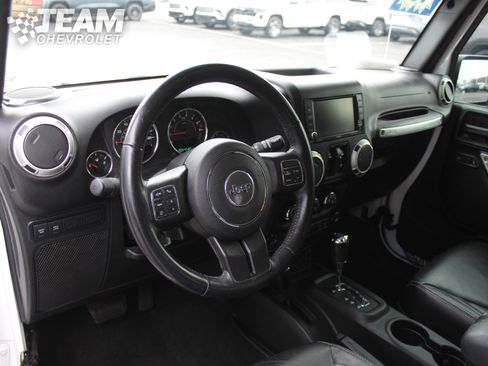 Used 2018 Jeep Wrangler Unlimited Rubicon w/ Cold Weather Group image 12