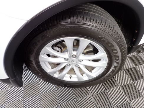 Used 2017 INFINITI QX70 AWD w/ Premium Package image 37