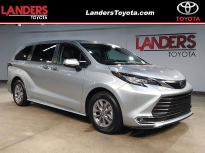 Used 2022 Toyota Sienna XLE