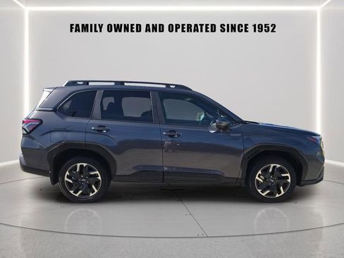 Used 2025 Subaru Forester Premium AWD/4WD image 2