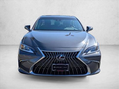 Used 2025 Lexus ES 300h w/ Premium Package image 2