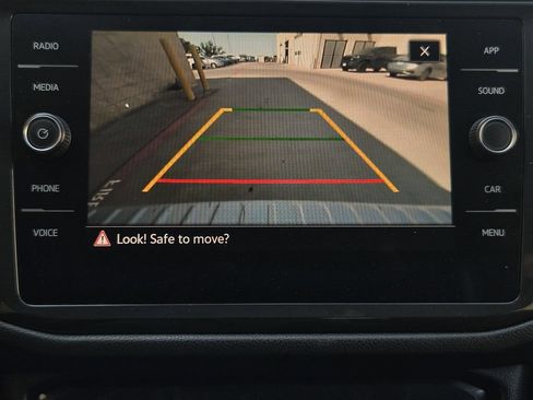 Used 2023 Volkswagen Tiguan SE w/ Panoramic Sunroof Package FWD image 16